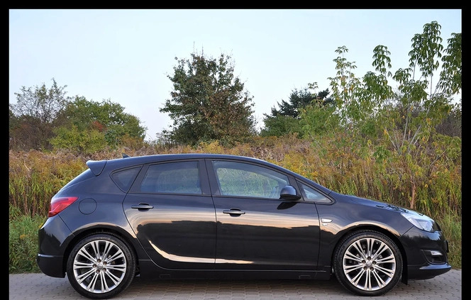 Opel Astra cena 37500 przebieg: 139000, rok produkcji 2014 z Siedlce małe 631